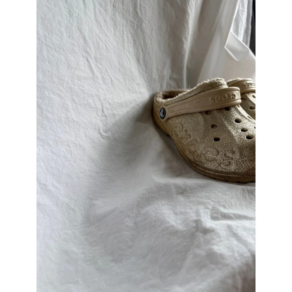 Crocs Classic Lined Gold Glitter Clogs Kids Size J2 Faux Fur Warm Sparkle Shoes